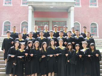 食科中英毕业照