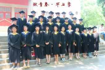 食科中英三班毕业照
