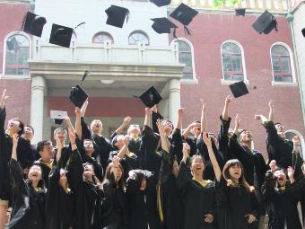 食科中英毕业照